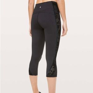 LTD EDITION Lululemon HR Wunder Under Leggings - Black Floral Velvet - 4